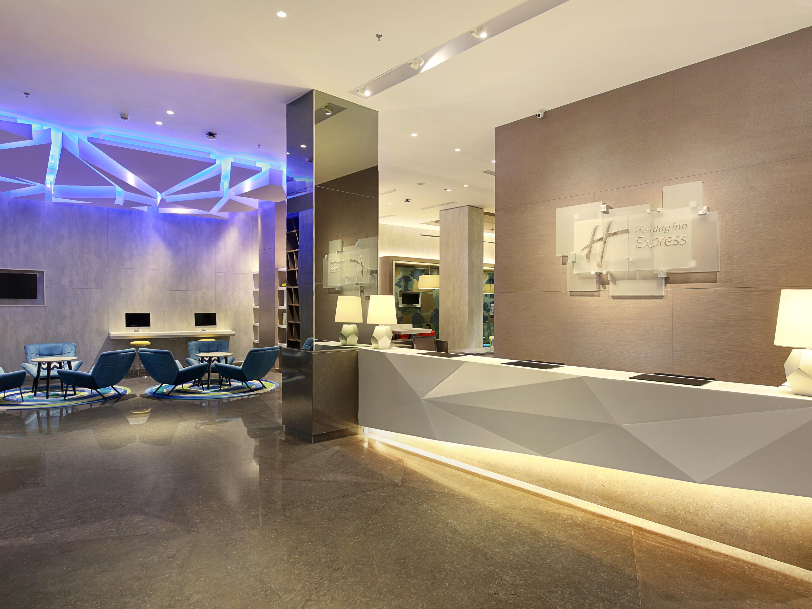 Holiday Inn Express Jakarta Wahid Hasyim By Ihg Buitenkant foto