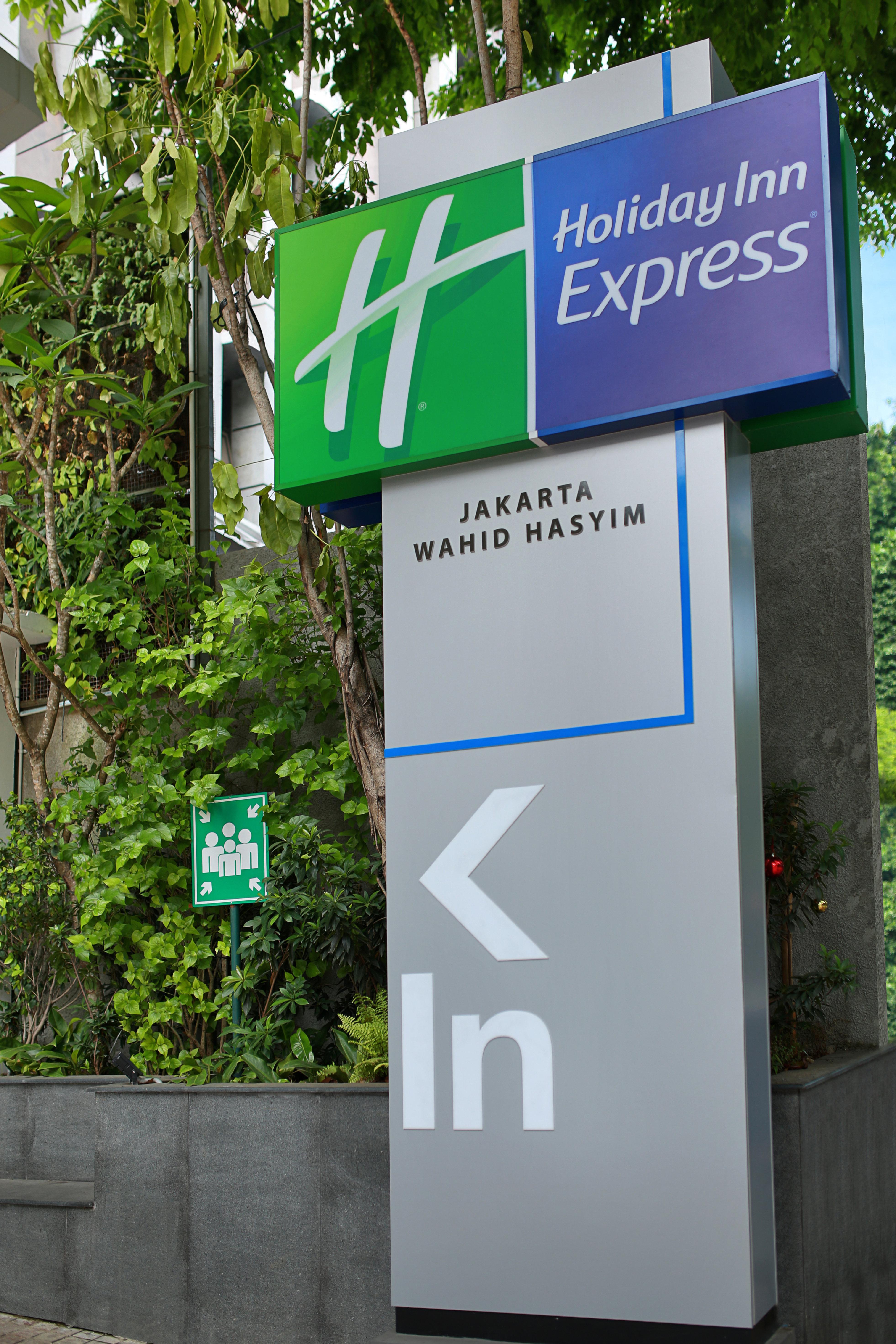 Holiday Inn Express Jakarta Wahid Hasyim By Ihg Buitenkant foto