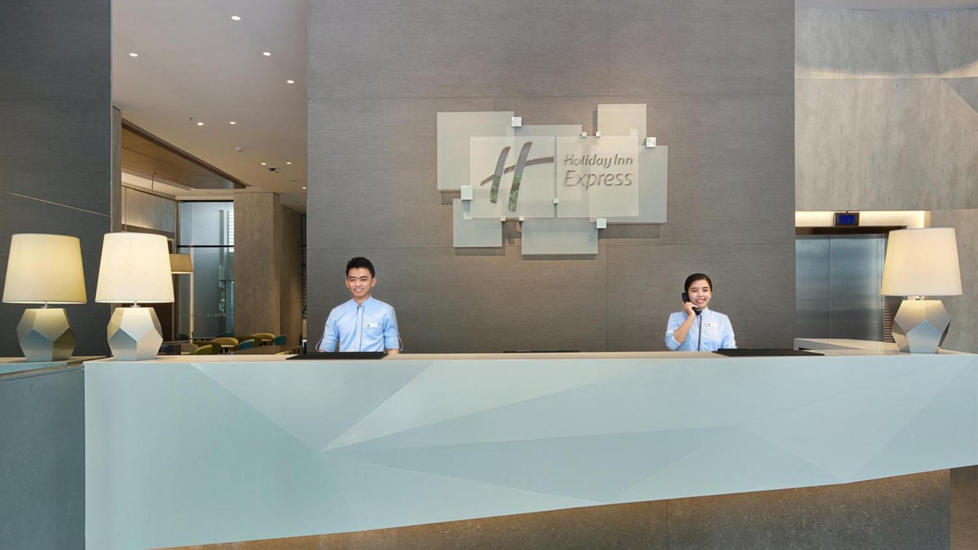 Holiday Inn Express Jakarta Wahid Hasyim By Ihg Buitenkant foto