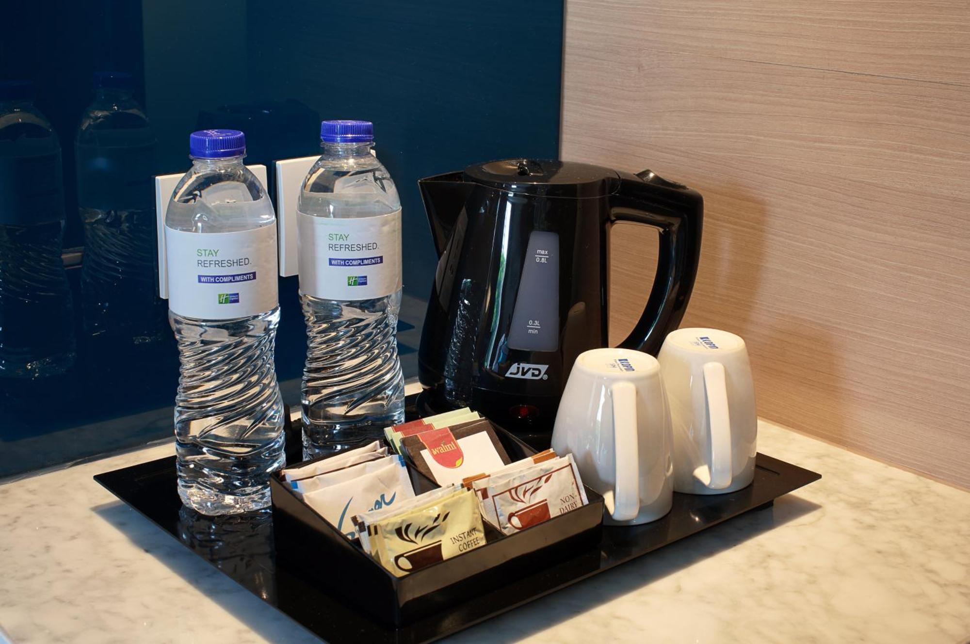 Holiday Inn Express Jakarta Wahid Hasyim By Ihg Buitenkant foto