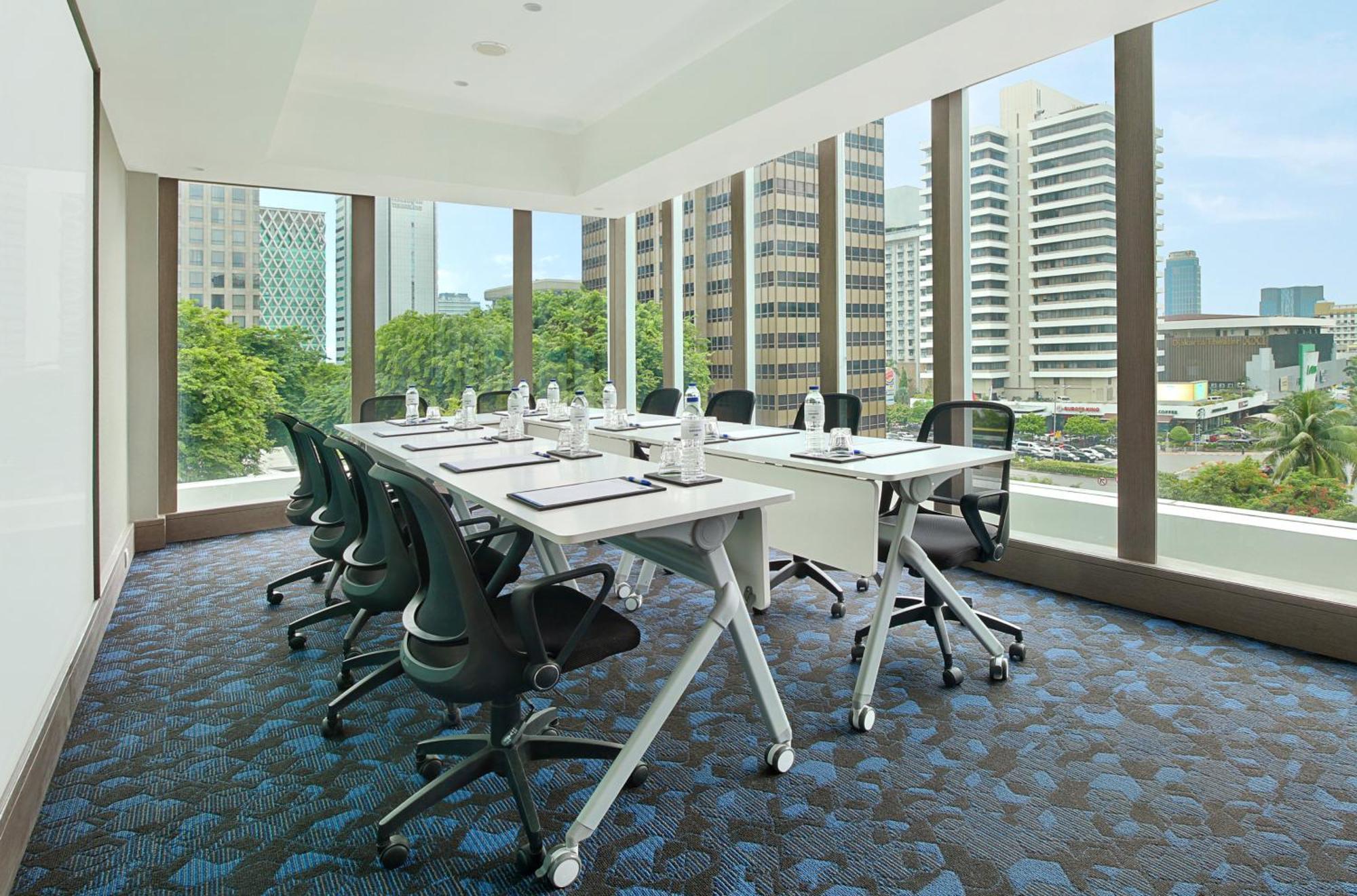 Holiday Inn Express Jakarta Wahid Hasyim By Ihg Buitenkant foto