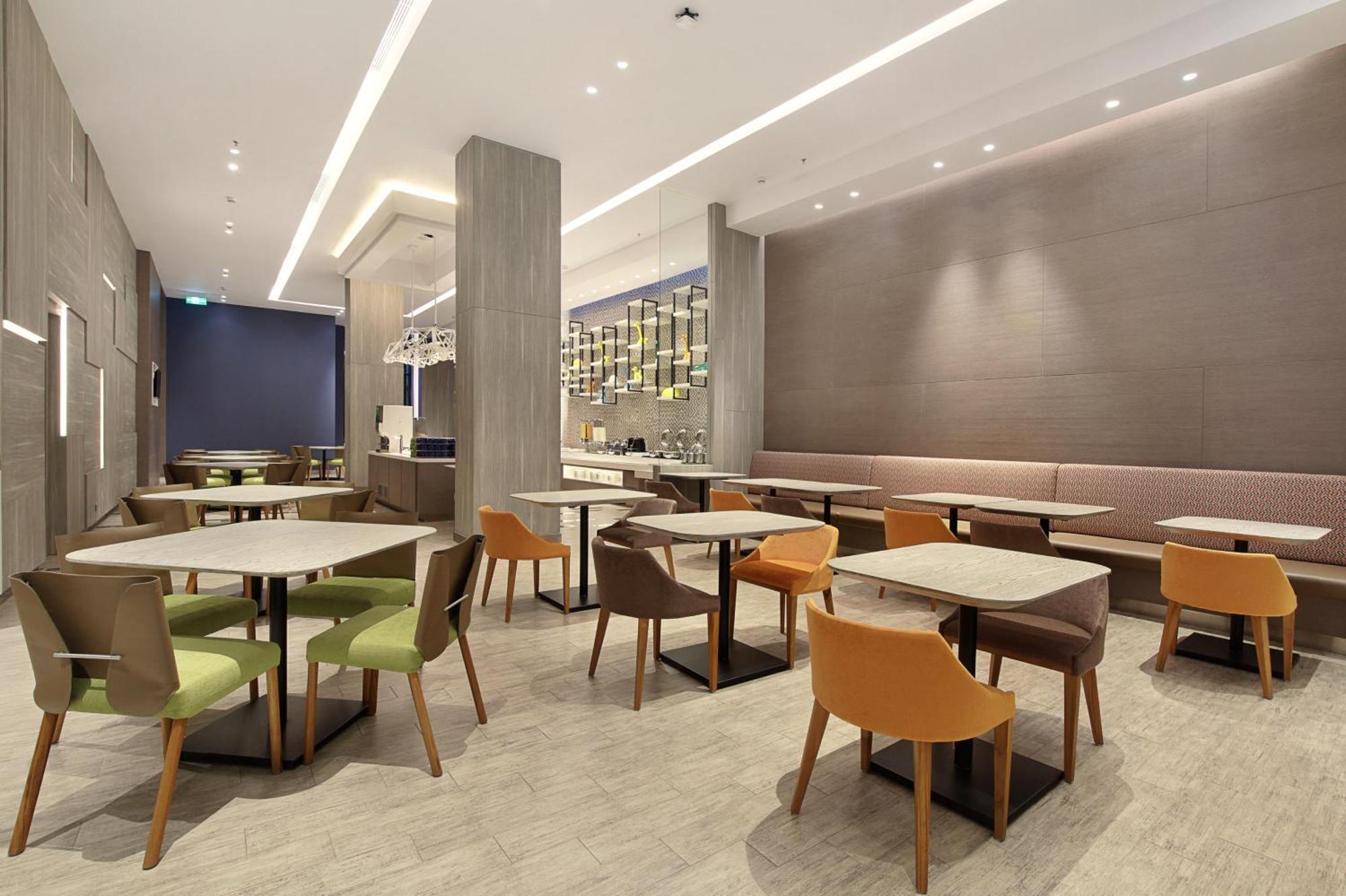 Holiday Inn Express Jakarta Wahid Hasyim By Ihg Buitenkant foto