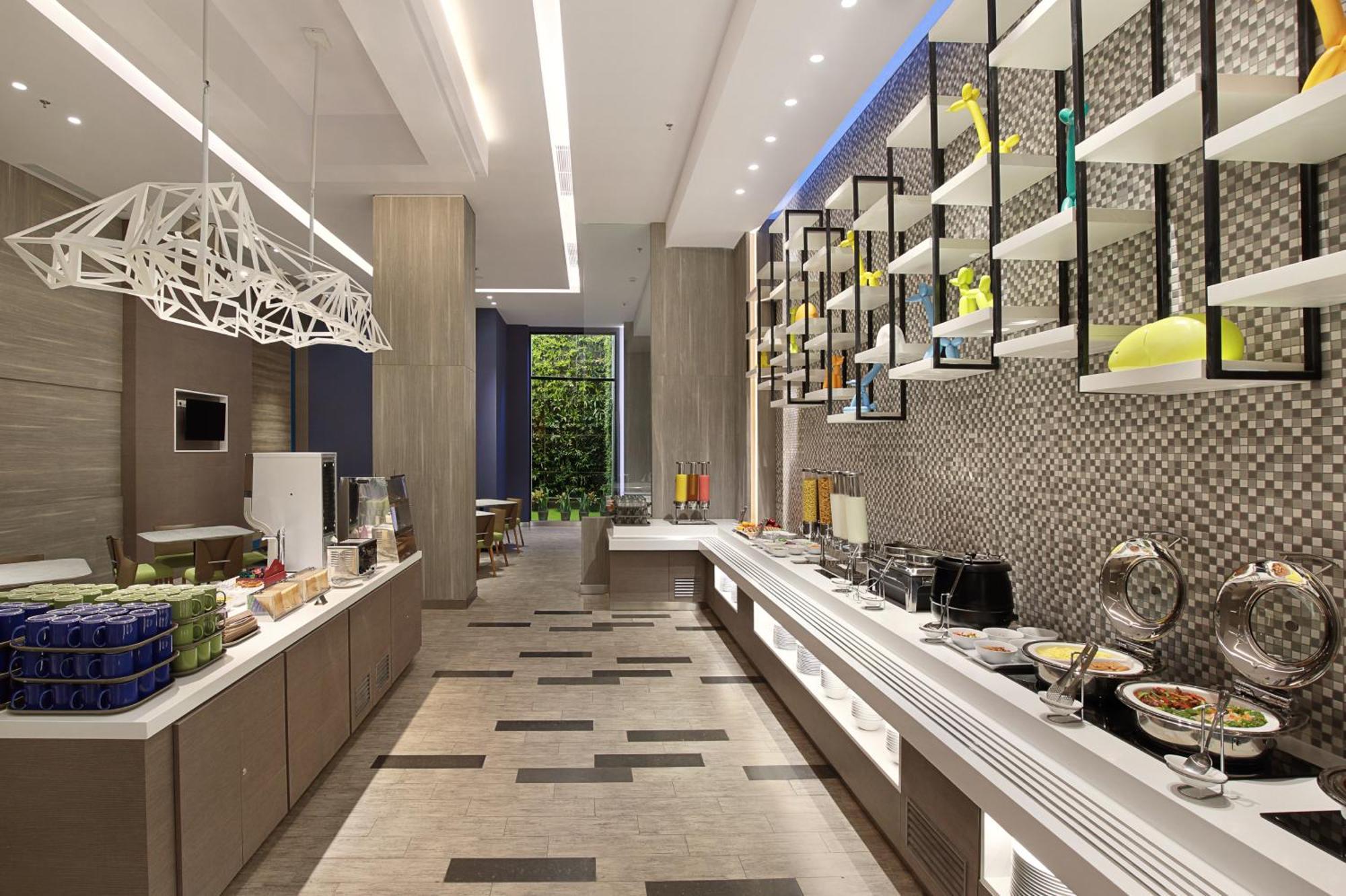 Holiday Inn Express Jakarta Wahid Hasyim By Ihg Buitenkant foto