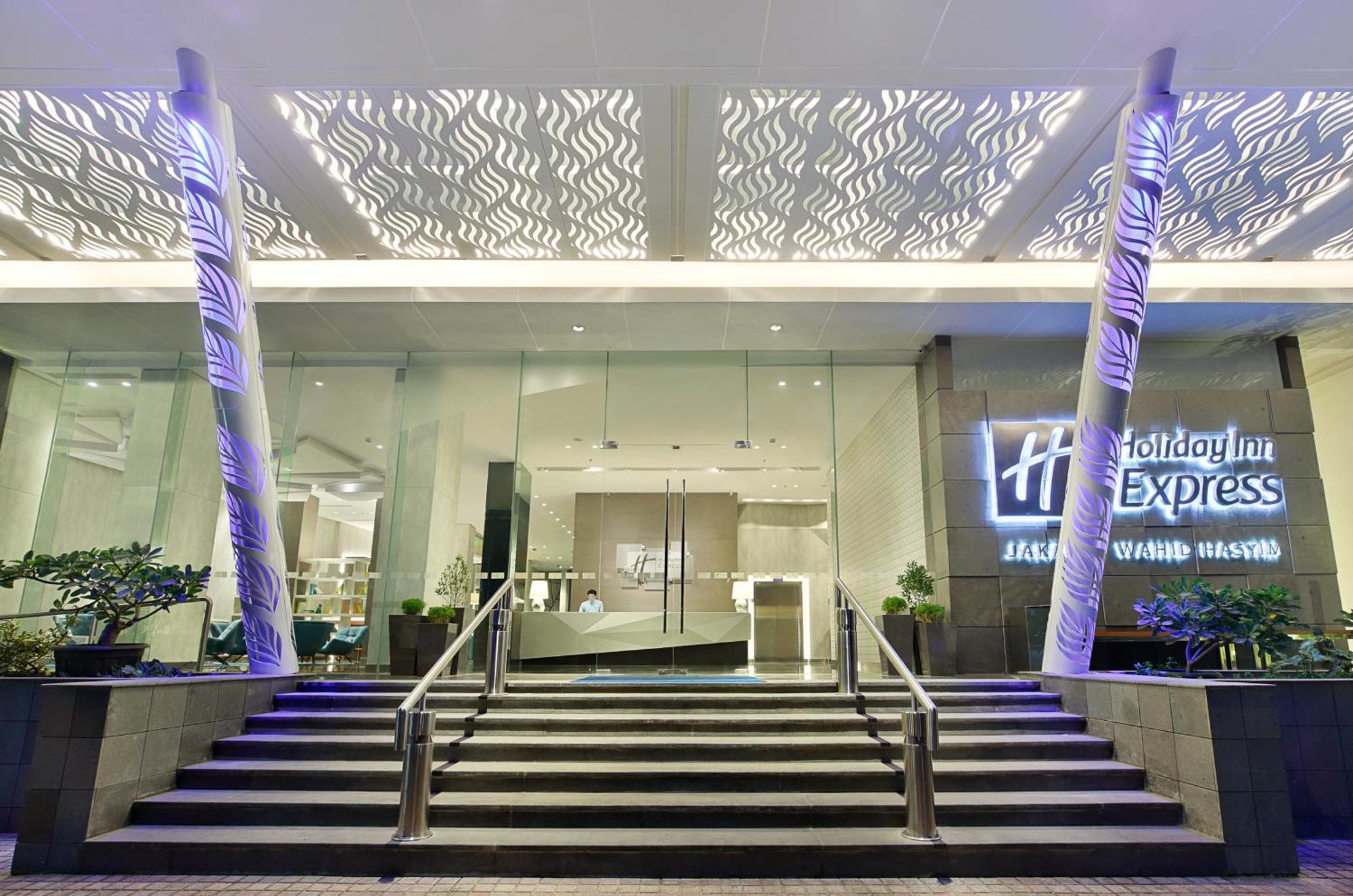 Holiday Inn Express Jakarta Wahid Hasyim By Ihg Buitenkant foto