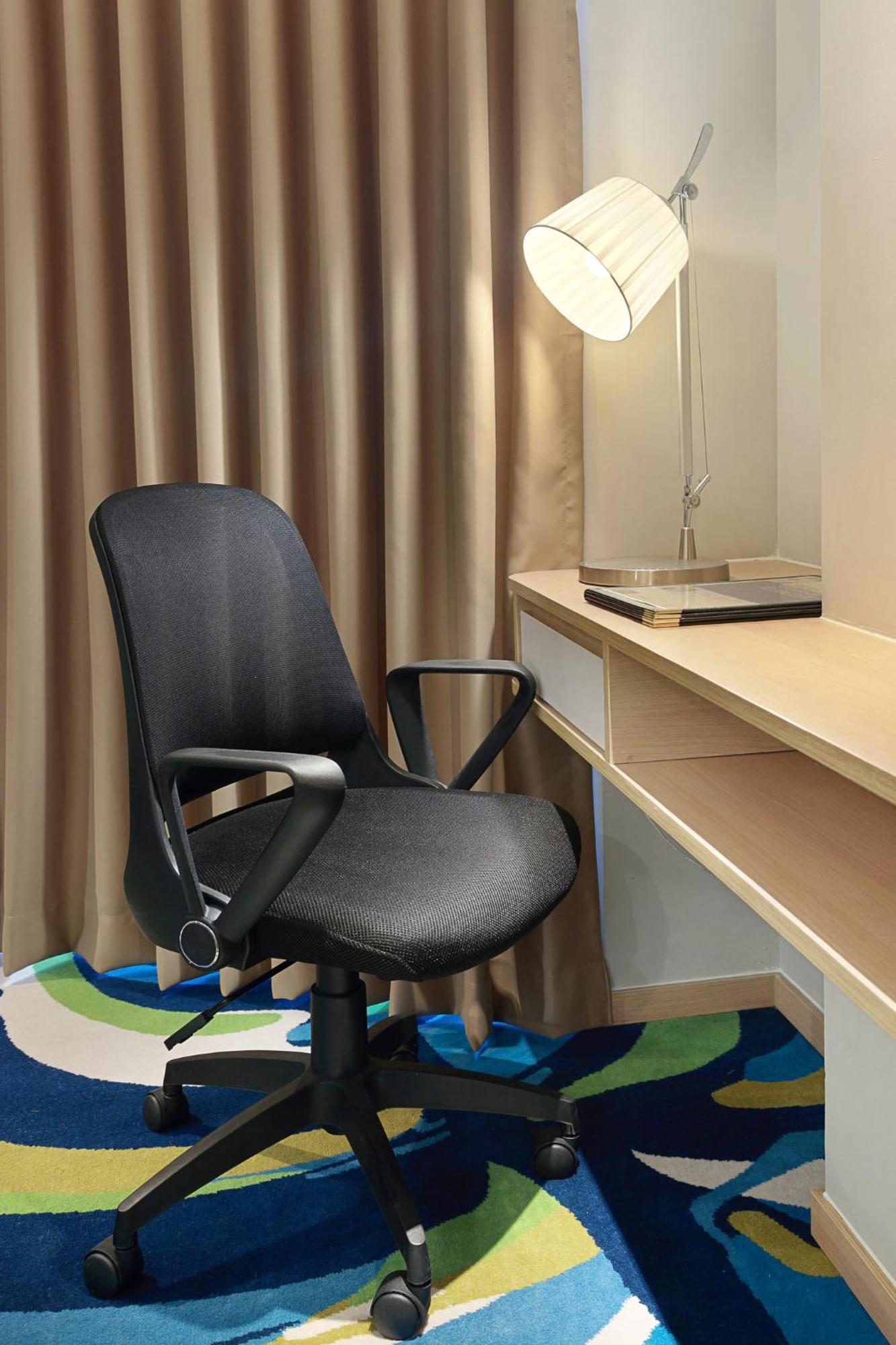 Holiday Inn Express Jakarta Wahid Hasyim By Ihg Buitenkant foto