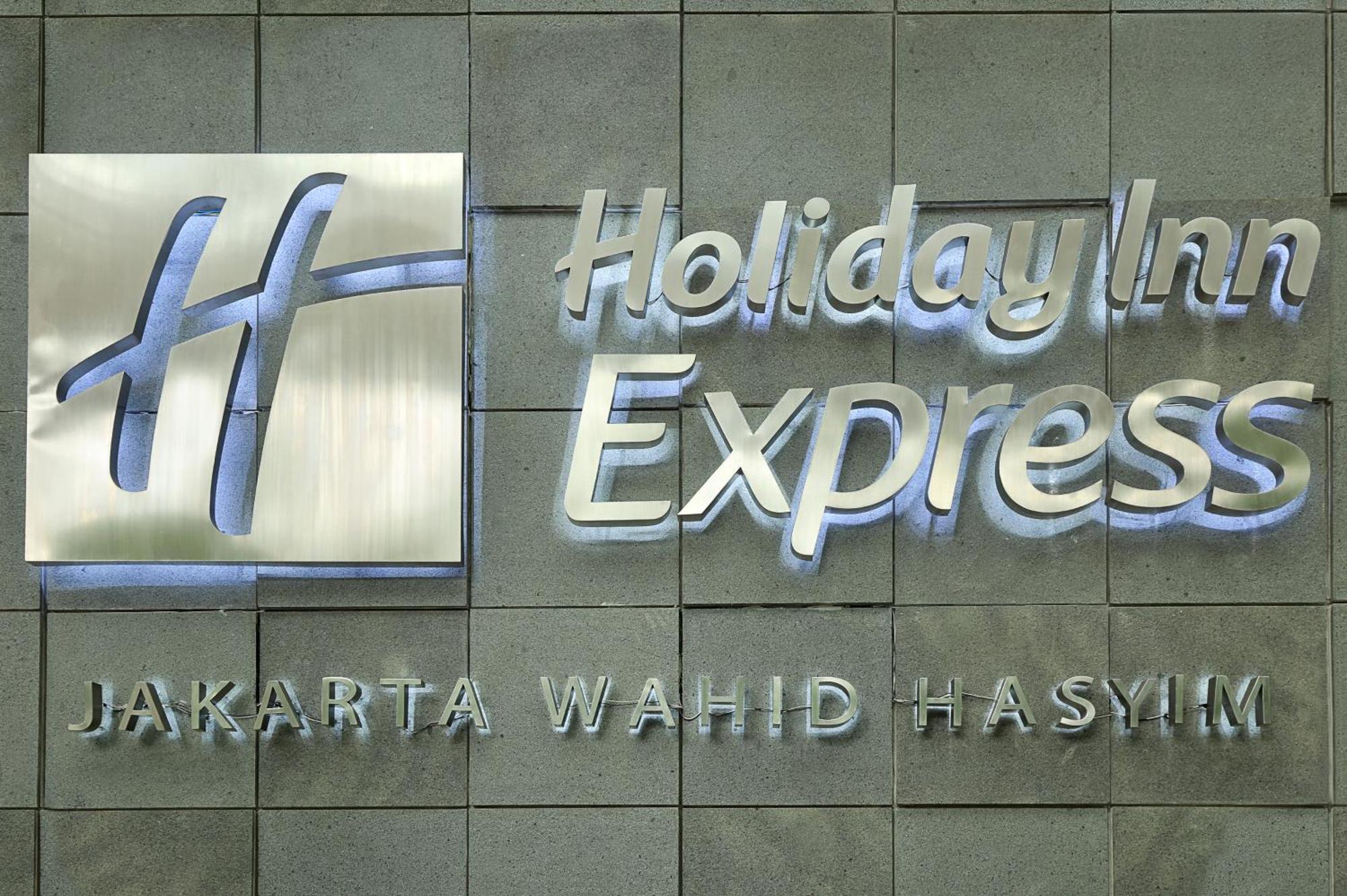 Holiday Inn Express Jakarta Wahid Hasyim By Ihg Buitenkant foto