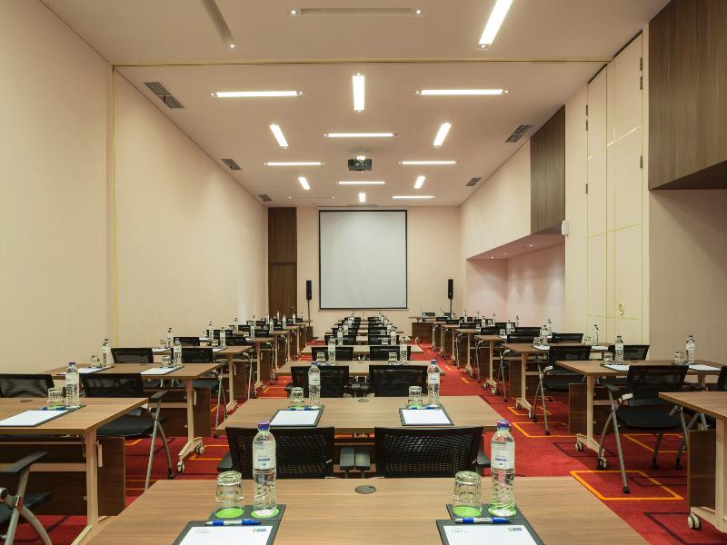 Holiday Inn Express Jakarta Wahid Hasyim By Ihg Buitenkant foto