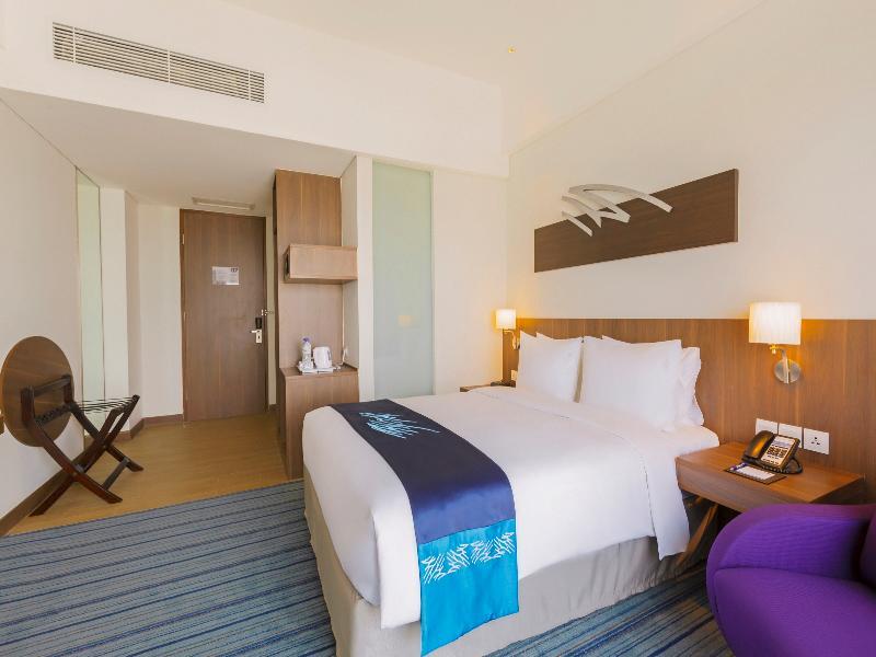 Holiday Inn Express Jakarta Wahid Hasyim By Ihg Buitenkant foto